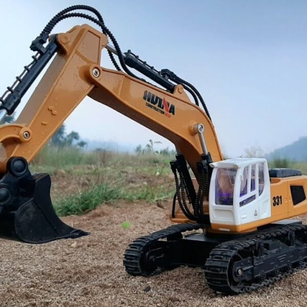 HUINA 2.4G 9CH RC EXCAVATOR 1:18 - Image 2