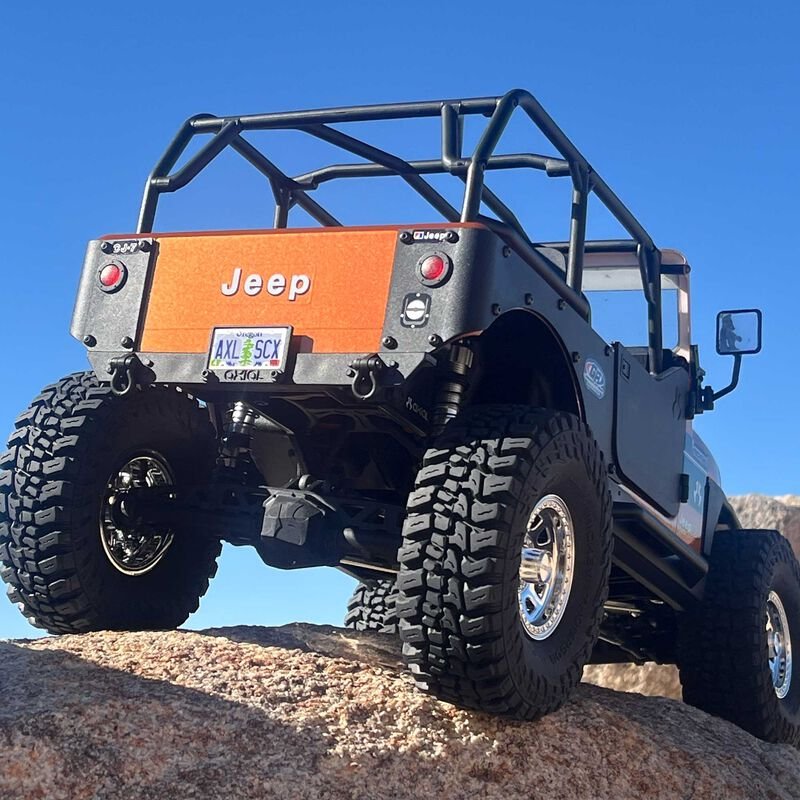 1/10 SCX10 III Jeep CJ-7 4X4 RTR Brushed Rock Crawler, Copper - Image 5