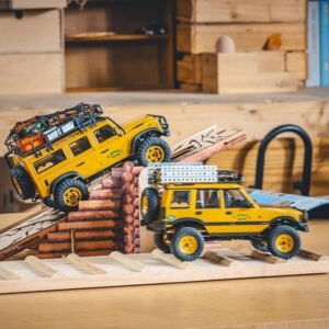 Alternative view of FMS 1:24  LAND ROVER DEFENDER 110 RTR YELLOW