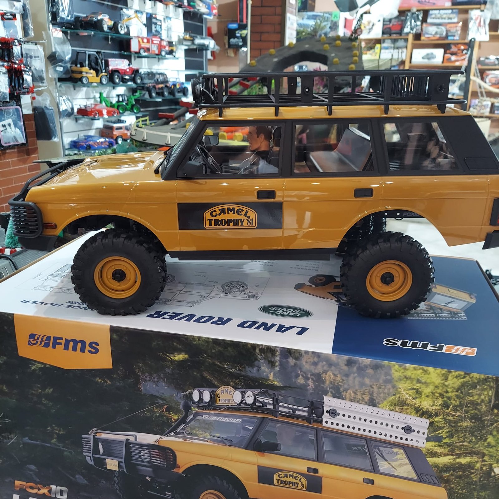 FMS 1:10 LAND ROVER RANGE ROVER RS YELLOW - Image 4