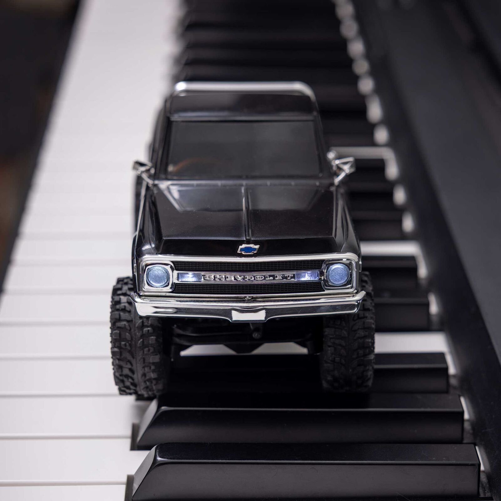 Axial 1/30 SCX30 Chevrolet K10 4X4 RTR Brushed Rock Crawler (Battery & Charger Included), Black - Image 2