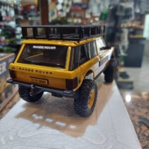Alternative view of FMS 1:24 RANGE ROVER RANGE ROVER FIRST-GENERATION RTR YELLOW
